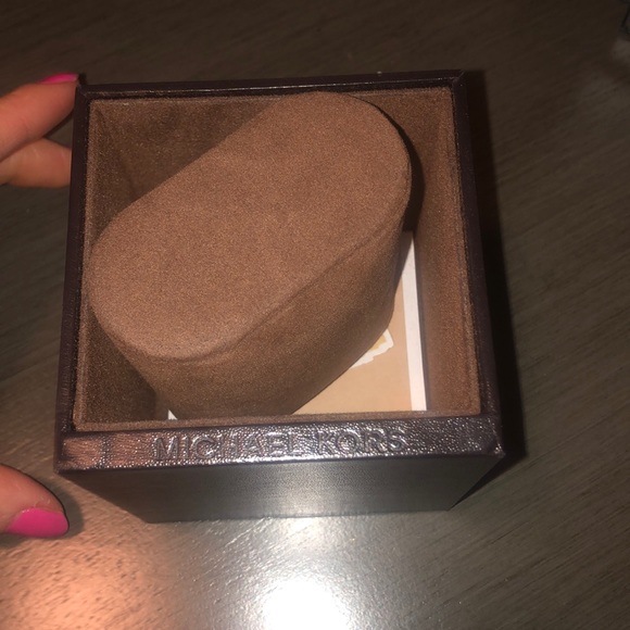 Michael Kors empty watch case - Picture 4 of 5